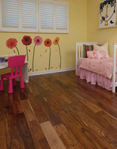 CMB_RES_Kids_Room_Pink_Chair_1_ST_EOv1_GREGERSEN_SHUTTERS_ACACIA_NATURAL_KidsRoom4T2A0124