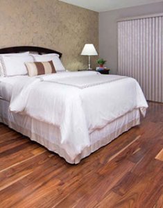 CMB_RES_Bedroom_White_Bed_1_ST_EOv1_GREGERSEN_VERTICAL_BLINDS_INFINITY_SATIN_ACACIA_NATURAL_MasterBR_4T2A0068